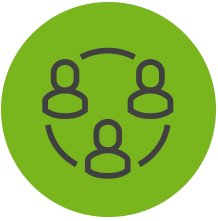 Grüner Kreis mit drei angedeutet gezeichneten Person in der Mitte.